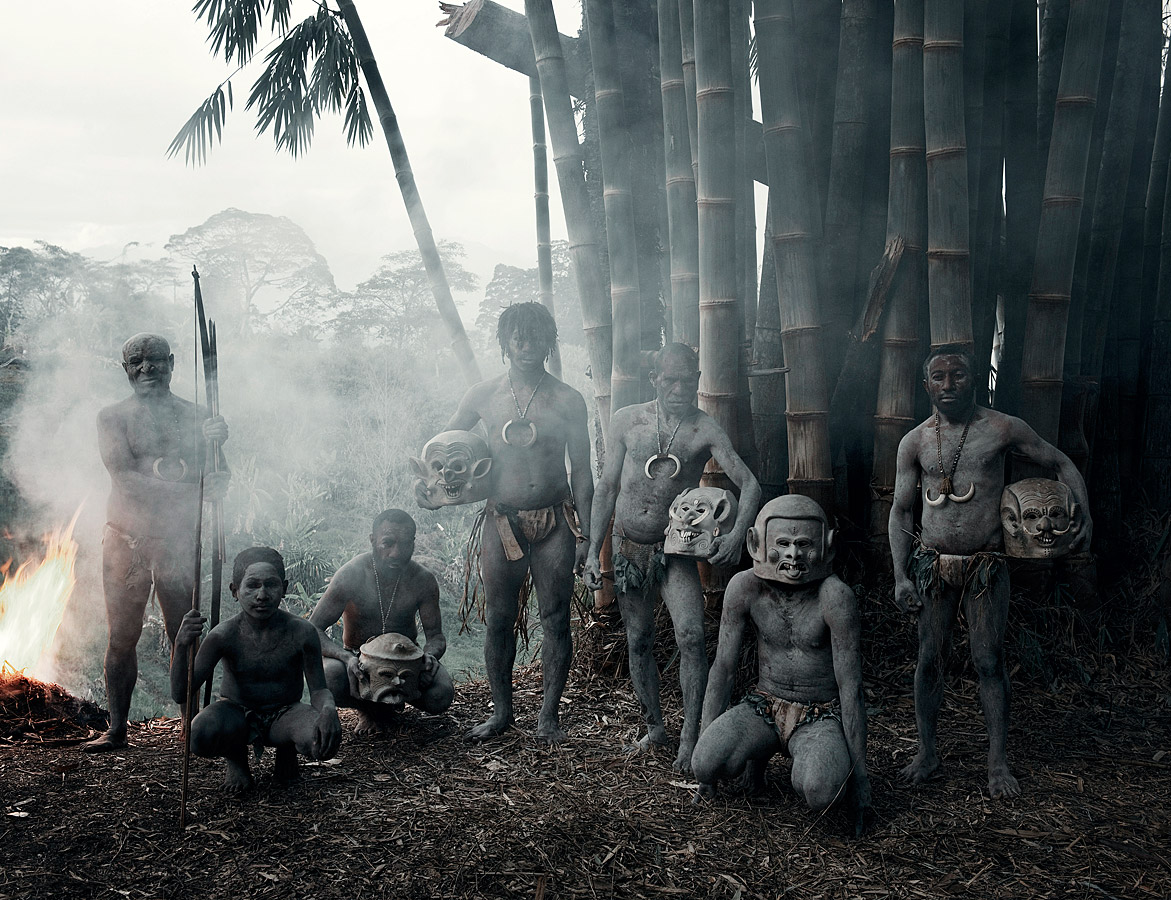 before-they-pass-away-vanishing-tribe-papua-new-guinea-asaro-01