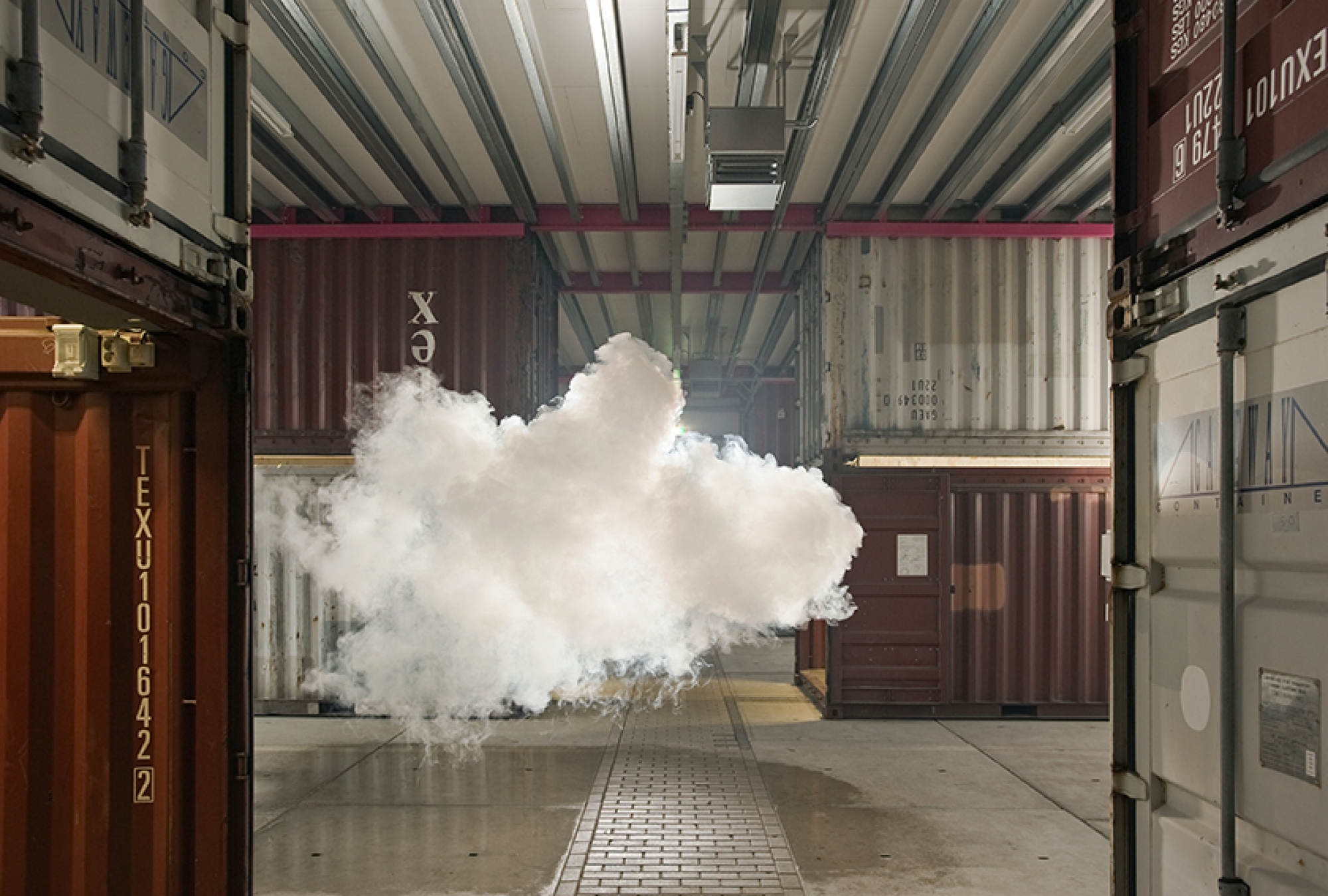berndnaut-smilde-indoor-clouds-11