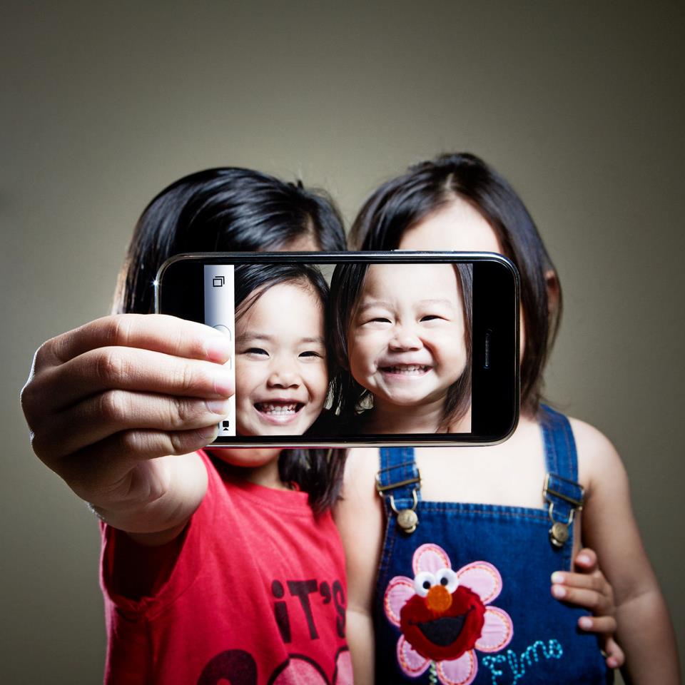 jason-lee-daughters-selfie