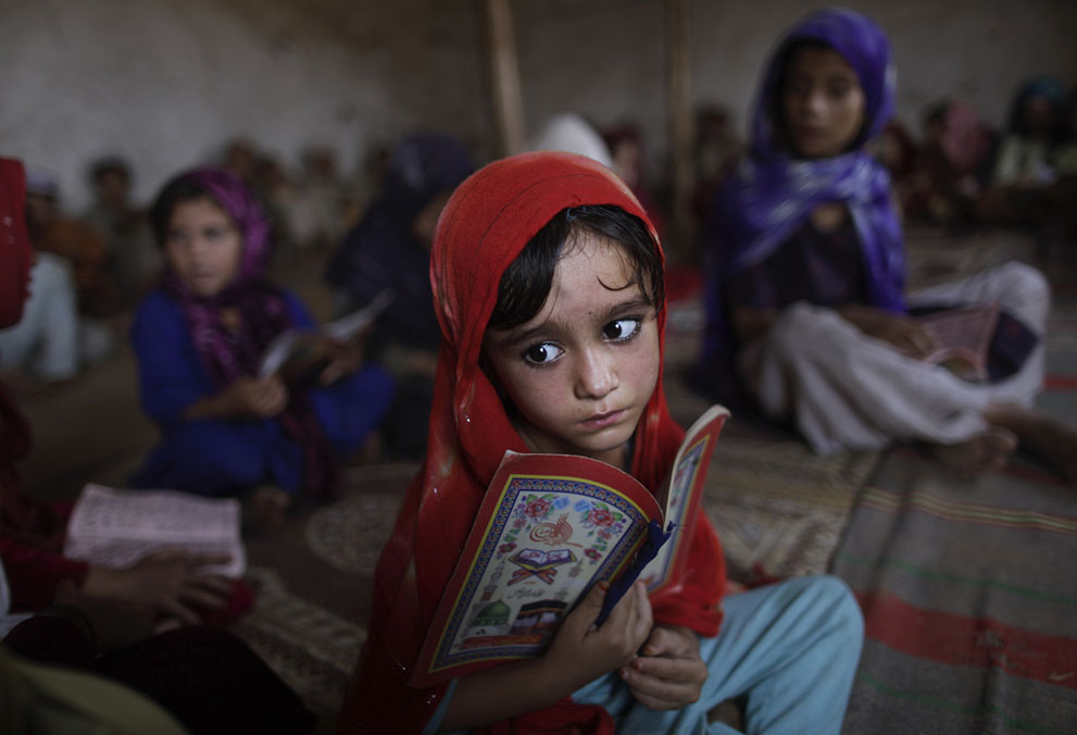muhammed-muheisen-afghan-children-refugee-27