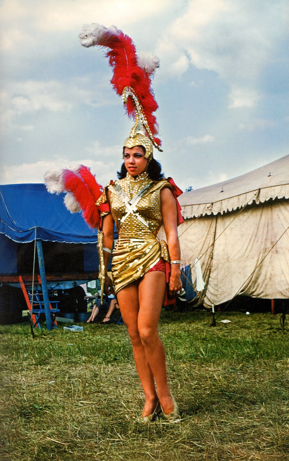 showgirl-mardi-gras-girl-1952