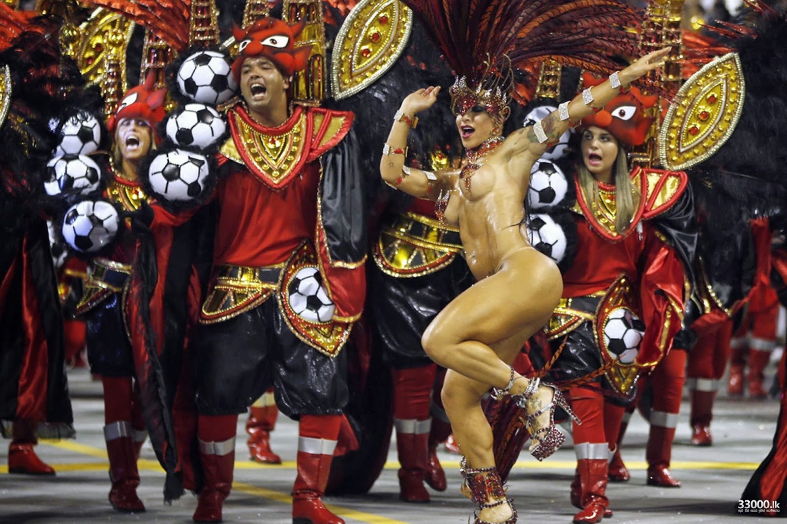 carnival rio 2014 34 Rio Carnival 2014: 35 of the Hottest Photos of Brazilian Samba Dancers   NSFW