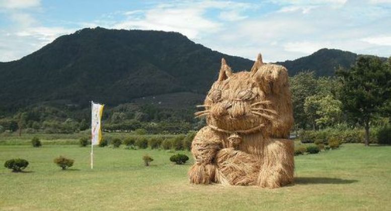 straw-sculpture-in-japan-08