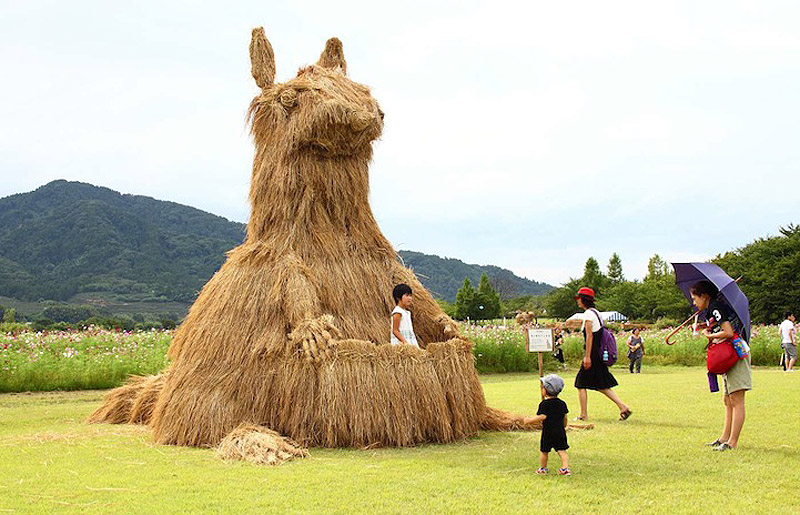 straw-sculpture-in-japan-16