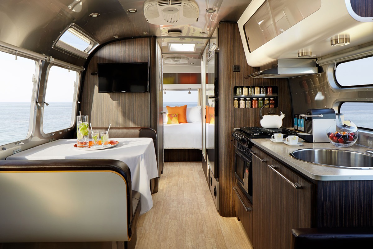 aka-luxury-mobile-suit-airstream-06