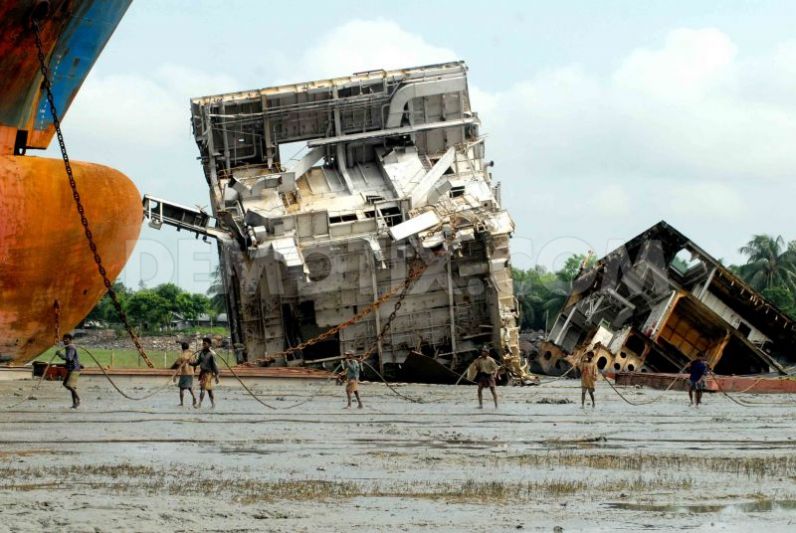 shipbreakers_chittagong_bangladesh-09