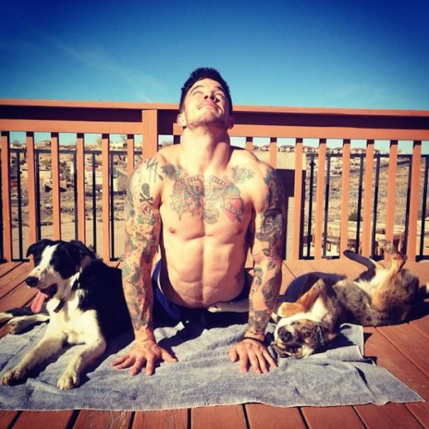 hot-dudes-with-dogs-instagram-07