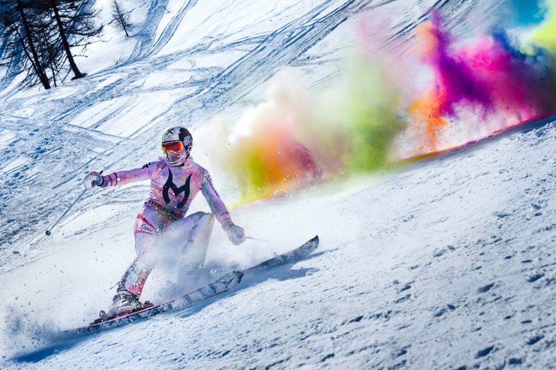 marcel-hirscher-skiing-red-bull-color-explosion-05