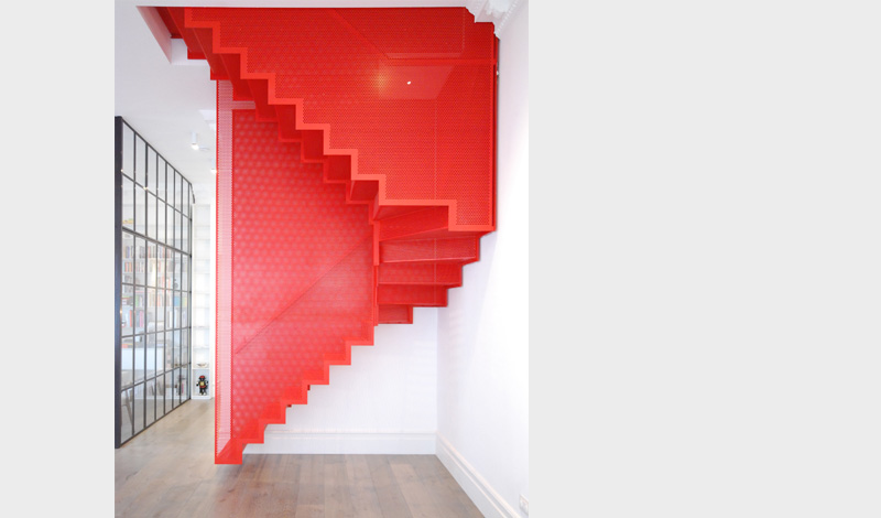 hanging_red_staircase_london_house_diapo_10