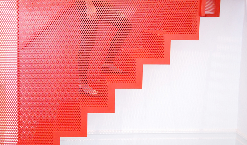 hanging_red_staircase_london_house_diapo_11