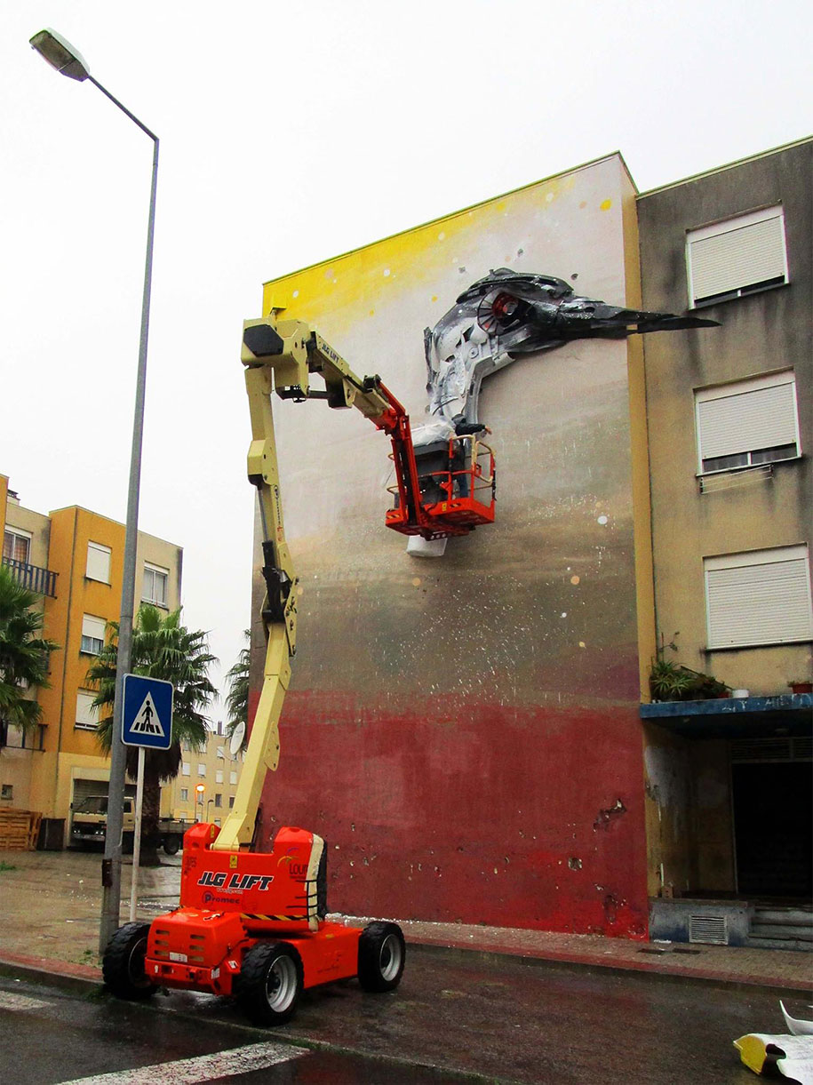trash-street-art-bordalo-14