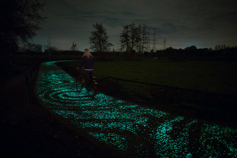 Roosegaarde_netherlands_solar_led_bike_path_05