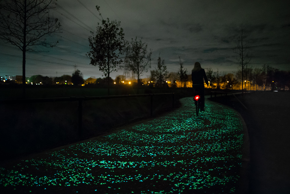 Roosegaarde_netherlands_solar_led_bike_path_08