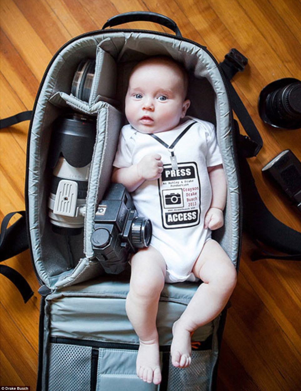 babies-in-camera-bags-05